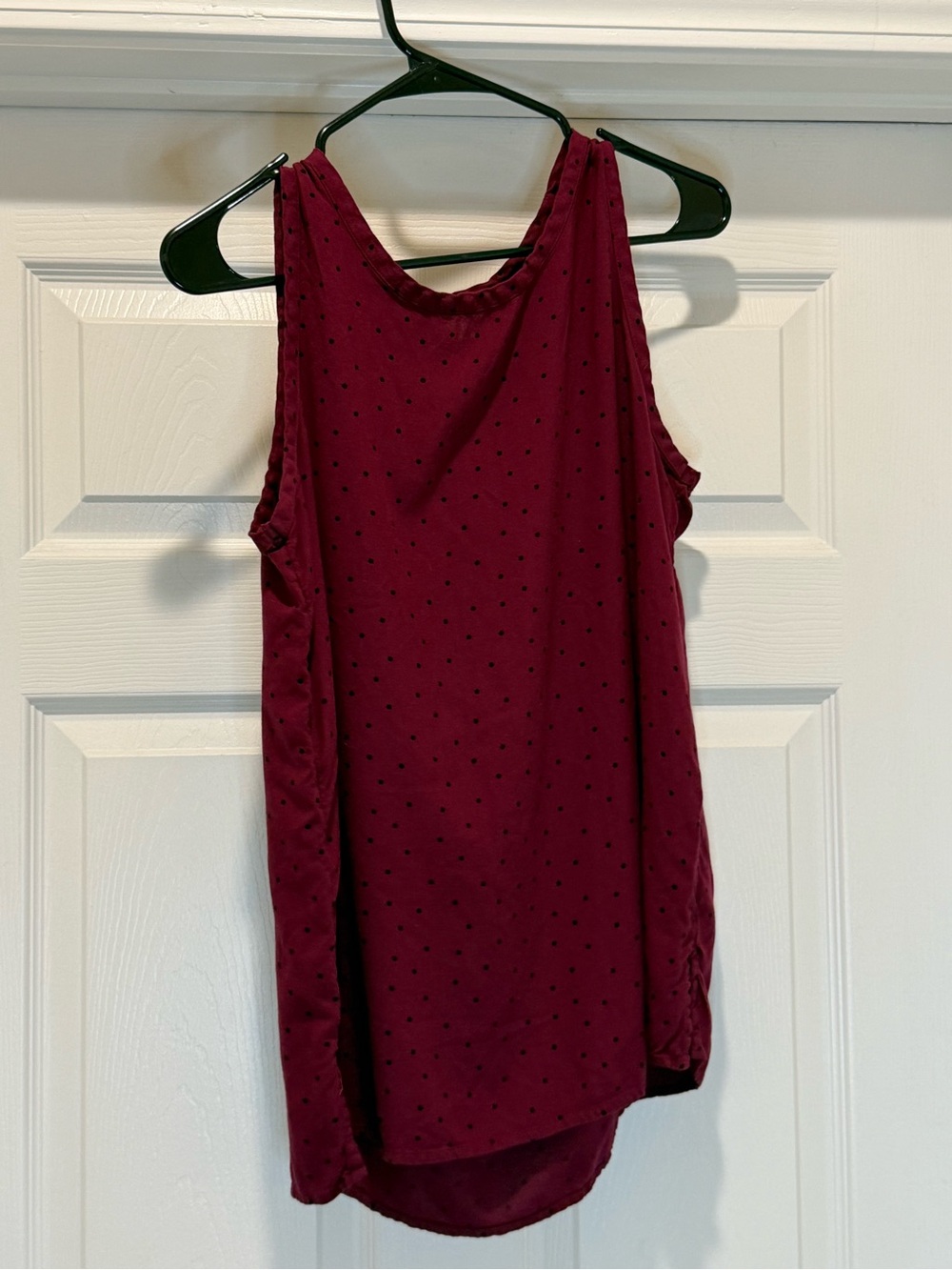 Croft + Barrow Women’s Sleeveless Burgandy with Black Dot Size M